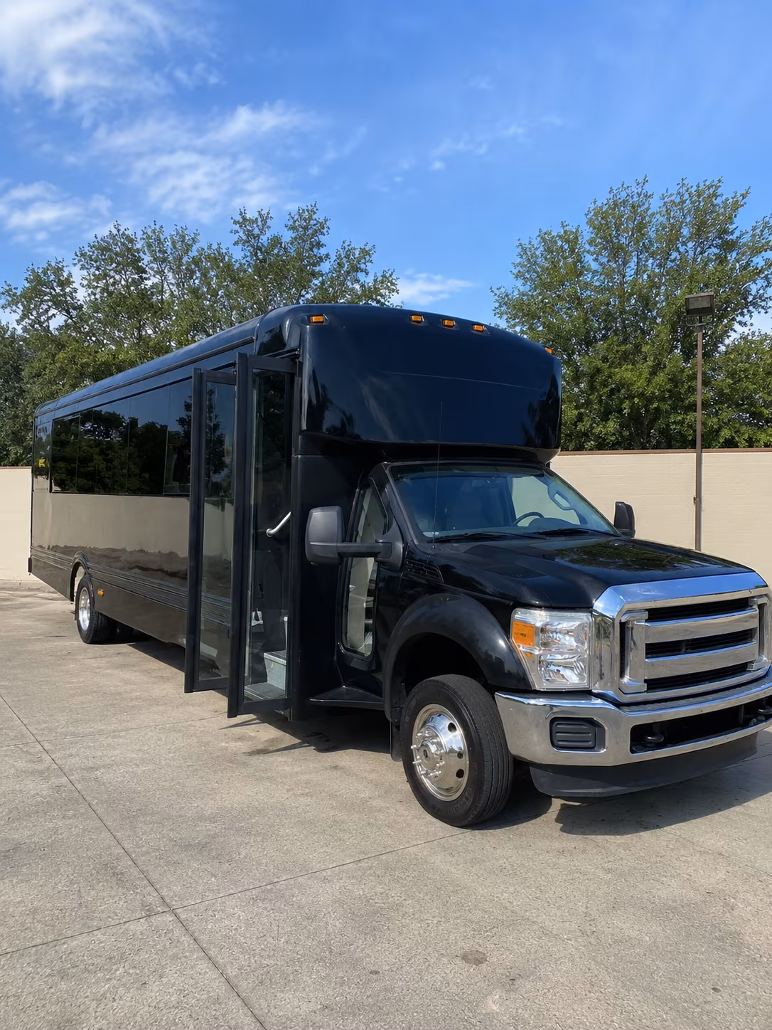 vista 20 passenger party bus