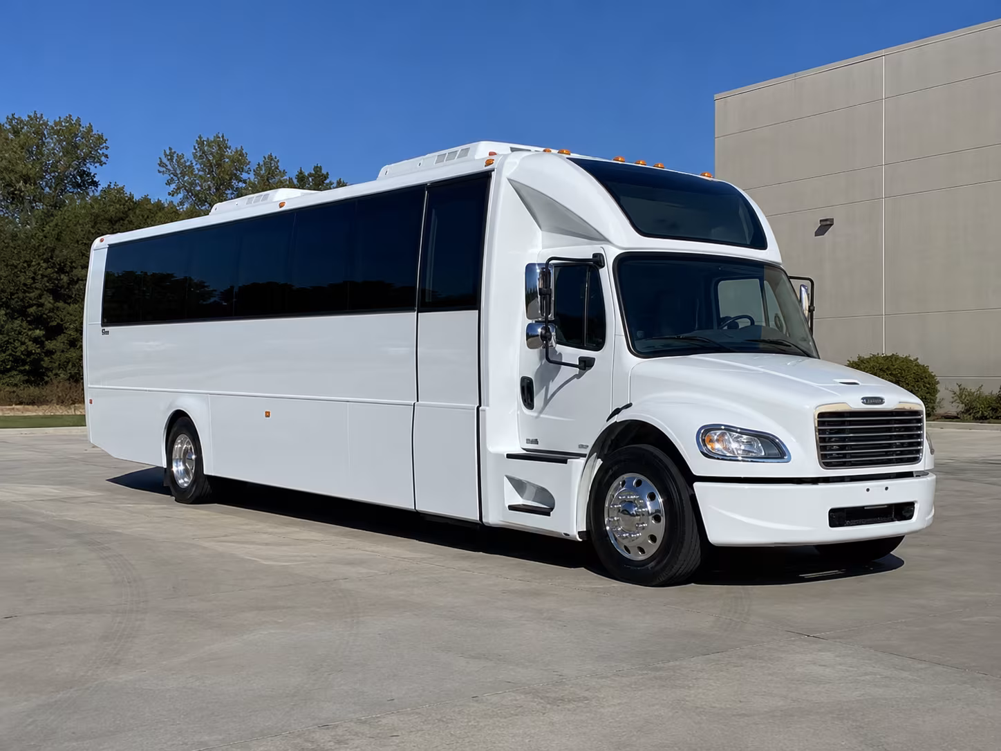 vista 28 passenger party bus